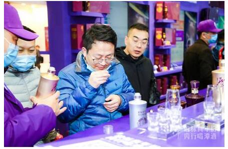 实力圈粉10万人，潭酒万商大会掀起紫色风暴