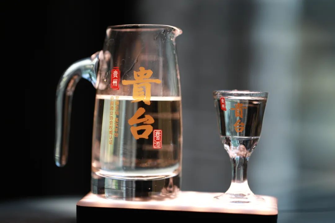 喝白酒，为什么要用小杯呢？