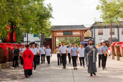 品尝美酒醇香 刘伶醉开启“文化旅游”主题月活动
